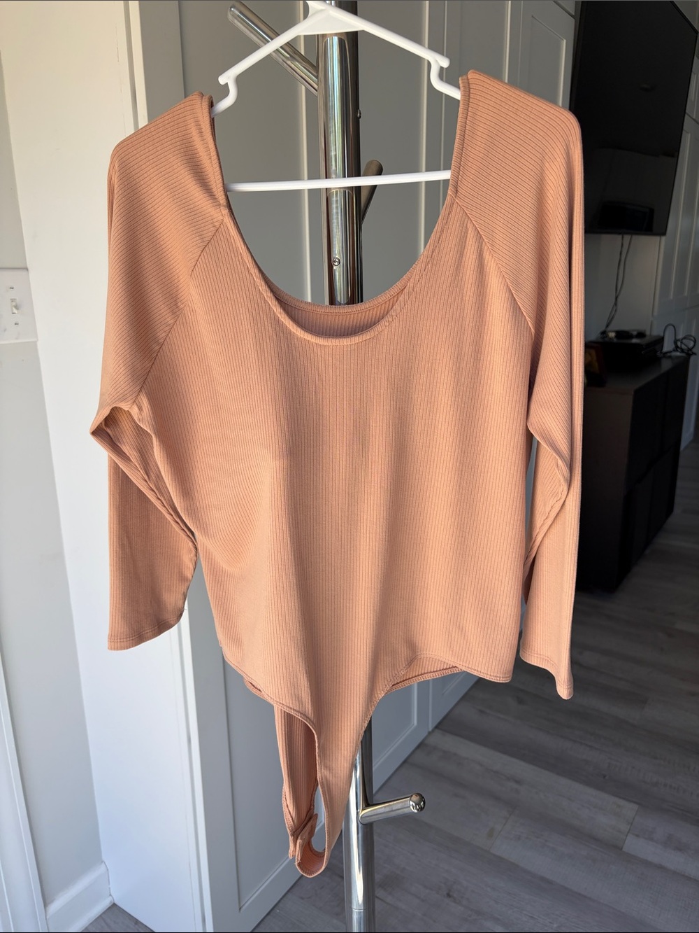 Banana Republic Ribbed Scoop-Neck Long Sleeve Bodysuit - Tan, Size XL.